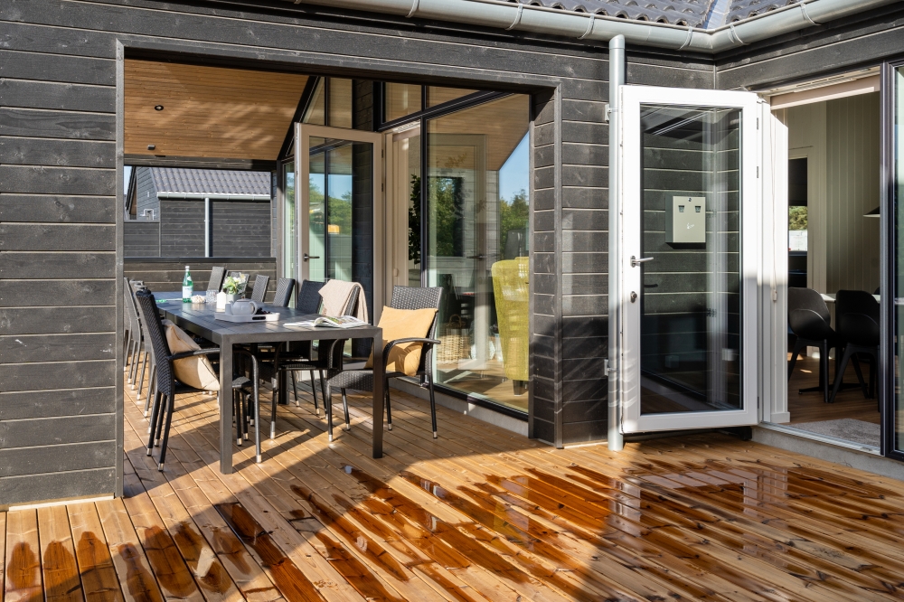 Große Terrasse am Luxusferienhaus Nr. 599 in Südjütland.