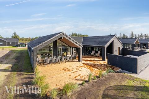 Dieses schöne Poolhaus Nr. 599 mit Platz für 16 Personen liegt in Südjütland