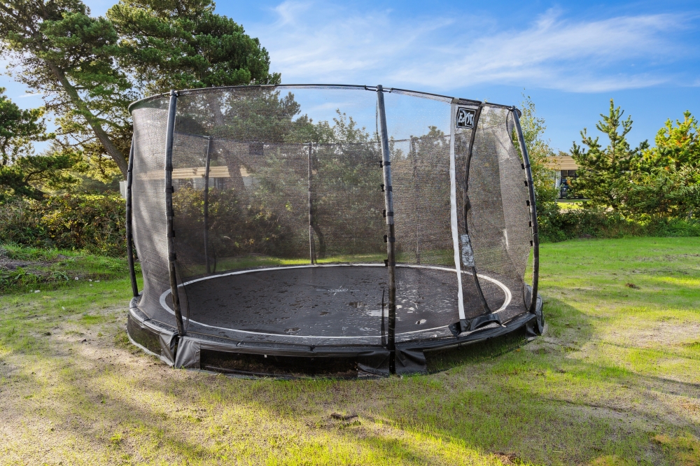Zu dem attraktiven Ferienhaus Nr. 599 in Südjütland gehört auch ein tolles Angebot im Außenbereich, z. B. Spieleturm und Schaukeln