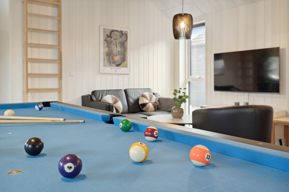 Neben den vielen schönen Stunden, die man im Poolbereich des Hauses verbringen kann, bietet das Luxusferienhaus 600 auch Spielevergnügen bei Billard/Tischtennis und Darts