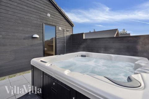 Genießen Sie den warmen Whirlpool im Luxusferienhaus Nr. 600 in Südjütland