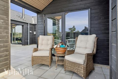 Auf der Terrasse des Ferienhauses Nr. 600 ist Platz für 18 Personen.