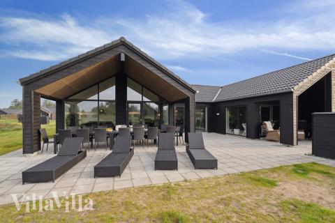 Das Luxusferienhaus Nr. 600 hat eine tolle Terrasse, die mit hochwertigen Gartenmöbeln für 18 Personen ausgestattet ist.