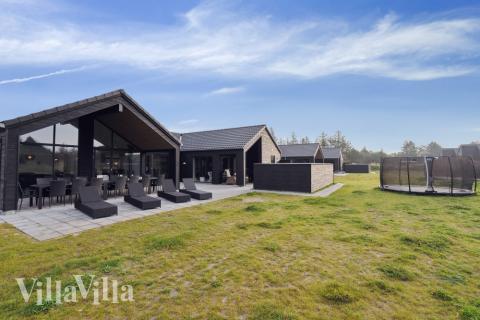 Dieses schöne Poolhaus Nr. 600 mit Platz für 18 Personen liegt in Südjütland