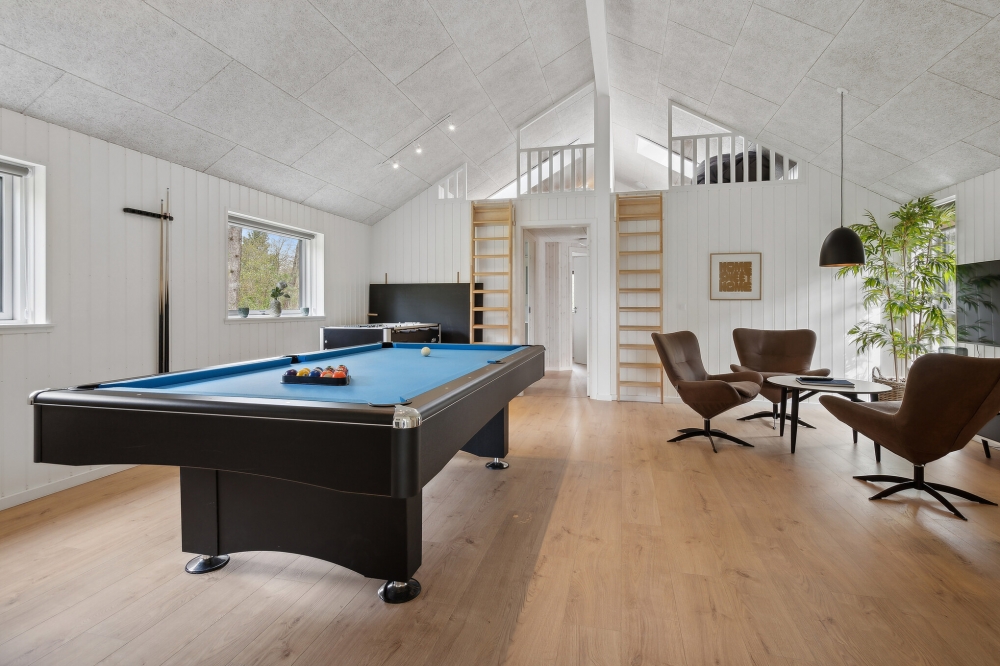 Neben den vielen schönen Stunden, die man im Poolbereich des Hauses verbringen kann, bietet das Luxusferienhaus 595 auch Spielevergnügen bei Billard/Tischtennis und Darts