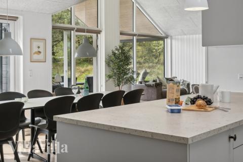 Die Küche in dem Luxusferienhaus Nr. 595 ist so gut ausgestattet, dass man problemlos Mahlzeiten für 16 Personen zubereiten kann.