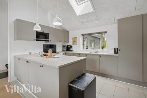 Gut ausgestattete Küche im Luxusferienhaus Nr. 595 in Südjütland.