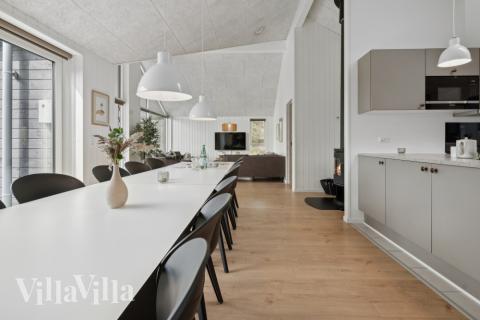 Aufenthaltsraum mit Platz für 16 im Luxusferienhaus Nr. 595.