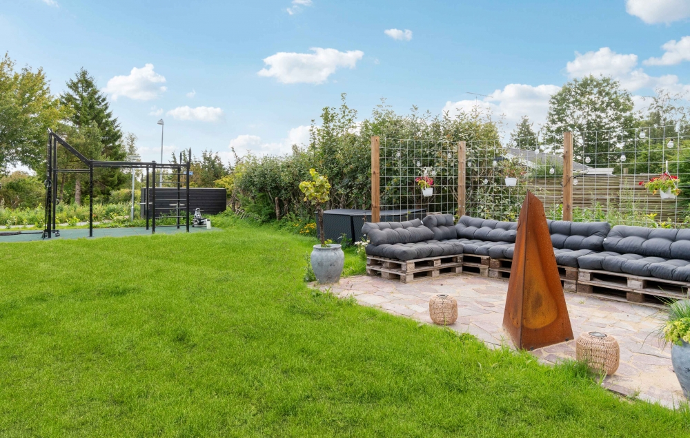 Neben den vielen schönen Stunden, die man im Poolbereich des Hauses verbringen kann, bietet das Luxusferienhaus 582 auch zahlreiche Freizeitangebote im Freien
