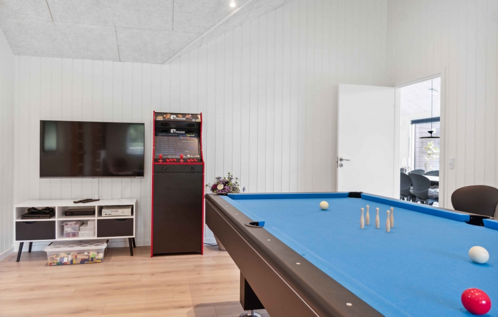Neben den vielen schönen Stunden, die man im Poolbereich des Hauses verbringen kann, bietet das Luxusferienhaus 582 auch Spielevergnügen bei Billard/Tischtennis und Darts