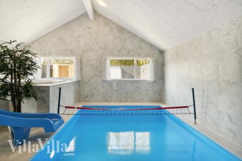 Der schicke Pool im Luxusferienhaus Nr. 584 für 14 Personen