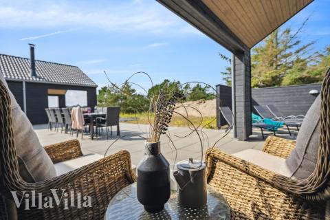 Auf der Terrasse des Ferienhauses Nr. 585 ist Platz für 24 Personen.