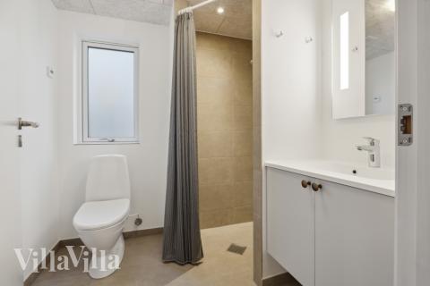 Eines der Badezimmer im Luxusferienhaus Nr. 751