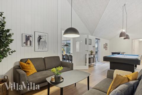 Neben den vielen schönen Stunden, die man im Poolbereich des Hauses verbringen kann, bietet das Luxusferienhaus 751 auch Spielevergnügen bei Billard/Tischtennis und Darts