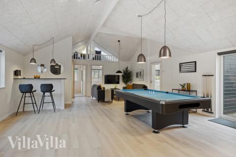 Das Luxusferienhaus 751 für 20 Personen hat einen großen Aktivitätsraum mit u. a. Billard und Darts