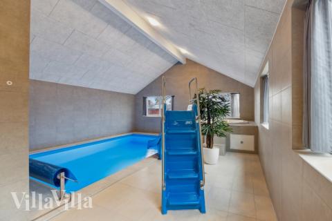 Der schicke Pool im Luxusferienhaus Nr. 751 für 20 Personen