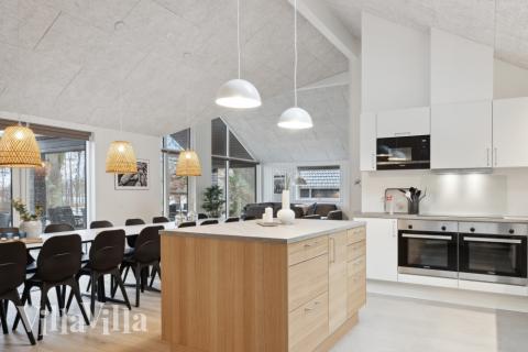 Die Küche in dem Luxusferienhaus Nr. 752 ist so gut ausgestattet, dass man problemlos Mahlzeiten für 18 Personen zubereiten kann.