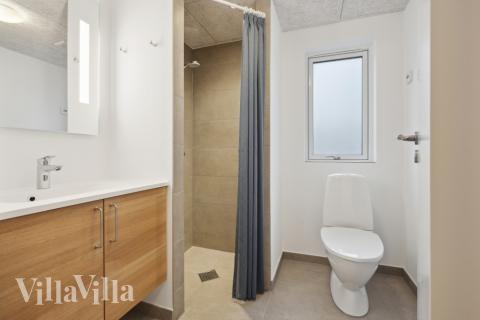 Eines der Badezimmer im Luxusferienhaus Nr. 752