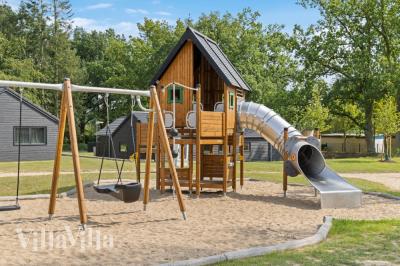 Zu dem attraktiven Ferienhaus Nr. 752 in Deutschland gehört auch ein tolles Angebot im Außenbereich, z. B. Spieleturm und Schaukeln