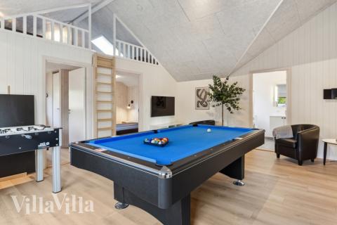 Neben den vielen schönen Stunden, die man im Poolbereich des Hauses verbringen kann, bietet das Luxusferienhaus 754 auch Spielevergnügen bei Billard/Tischtennis und Darts