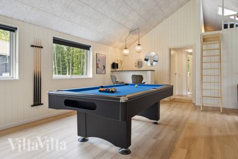 Neben den vielen schönen Stunden, die man im Poolbereich des Hauses verbringen kann, bietet das Luxusferienhaus 755 auch Spielevergnügen bei Billard/Tischtennis und Darts