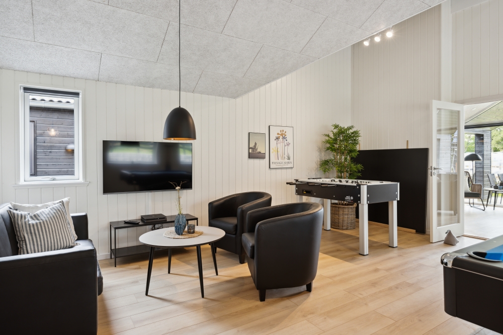 Aktivitätsraum im Luxusferienhaus Nr. 756 mit 6 Schlafzimmern und Platz für 16 Gäste.
