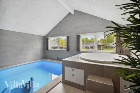 Der schicke Pool im Luxusferienhaus Nr. 757 für 16 Personen