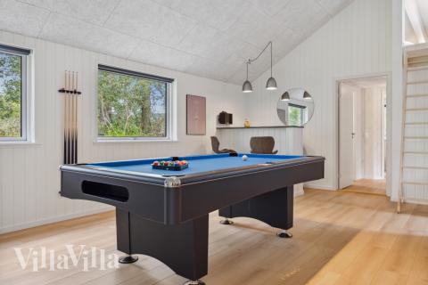 Neben den vielen schönen Stunden, die man im Poolbereich des Hauses verbringen kann, bietet das Luxusferienhaus 757 auch Spielevergnügen bei Billard/Tischtennis und Darts