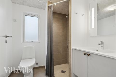 Eines der Badezimmer im Luxusferienhaus Nr. 758
