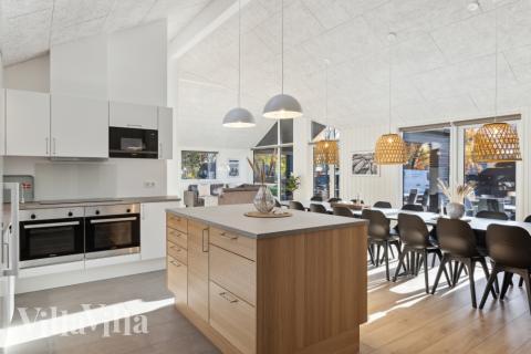 Die Küche in dem Luxusferienhaus Nr. 759 ist so gut ausgestattet, dass man problemlos Mahlzeiten für 18 Personen zubereiten kann.