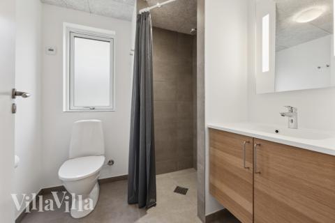 Eines der Badezimmer im Luxusferienhaus Nr. 759