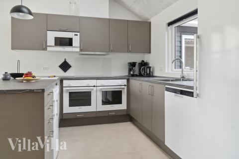 Gut ausgestattete Küche im Luxusferienhaus Nr. 588 in Lolland/Falster/Mön.