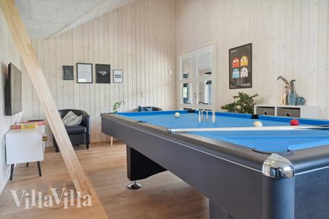 Neben den vielen schönen Stunden, die man im Poolbereich des Hauses verbringen kann, bietet das Luxusferienhaus 588 auch Spielevergnügen bei Billard/Tischtennis und Darts