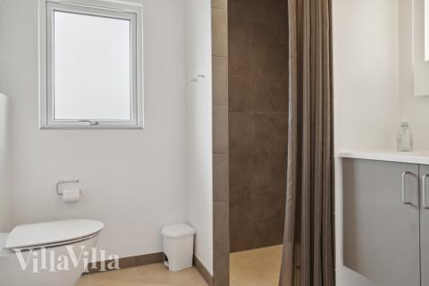 Eines der Badezimmer im Luxusferienhaus Nr. 588