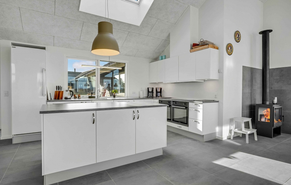 Die Küche in dem Luxusferienhaus Nr. 548 ist so gut ausgestattet, dass man problemlos Mahlzeiten für 20 Personen zubereiten kann.
