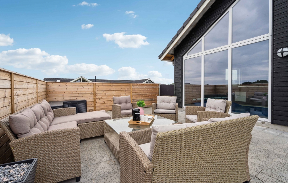 Das Luxusferienhaus Nr. 548 hat eine tolle Terrasse, die mit hochwertigen Gartenmöbeln für 20 Personen ausgestattet ist.