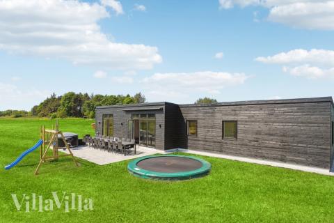 Diese schicke Haus mit Whirlpool Nr. 604 mit Platz für 16 Personen liegt in Ostjütland