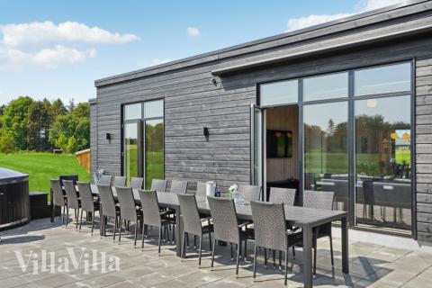 Das Luxusferienhaus Nr. 604 hat eine tolle Terrasse, die mit hochwertigen Gartenmöbeln für 16 Personen ausgestattet ist.