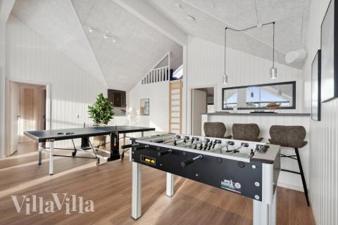 Das Luxusferienhaus 605 für 24 Personen hat einen großen Aktivitätsraum mit u. a. Billard und Darts