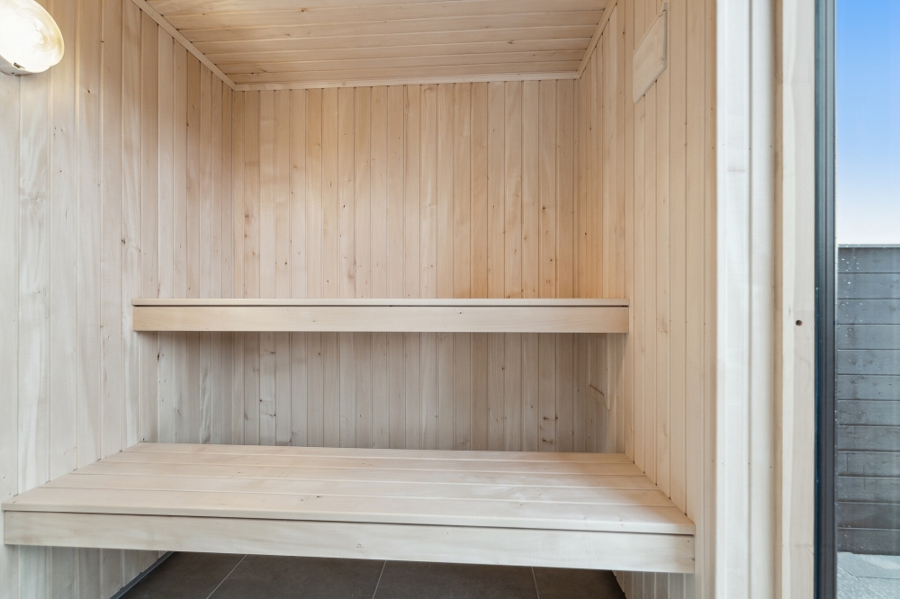 Genießen Sie die heiße Sauna im Luxusferienhaus Nr. 608 für 26 Personen