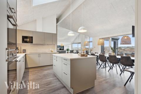 Die Küche in dem Luxusferienhaus Nr. 609 ist so gut ausgestattet, dass man problemlos Mahlzeiten für 18 Personen zubereiten kann.