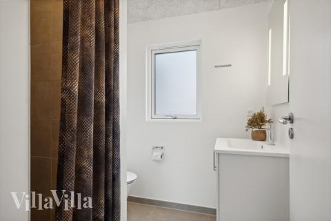 Eines der Badezimmer im Luxusferienhaus Nr. 610