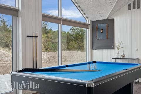 Neben den vielen schönen Stunden, die man im Poolbereich des Hauses verbringen kann, bietet das Luxusferienhaus 610 auch Spielevergnügen bei Billard/Tischtennis und Darts