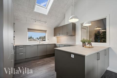 Die Küche in dem Luxusferienhaus Nr. 610 ist so gut ausgestattet, dass man problemlos Mahlzeiten für 18 Personen zubereiten kann.