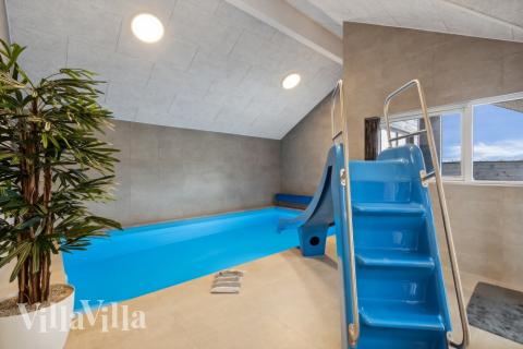 Der schicke Pool im Luxusferienhaus Nr. 610 für 18 Personen