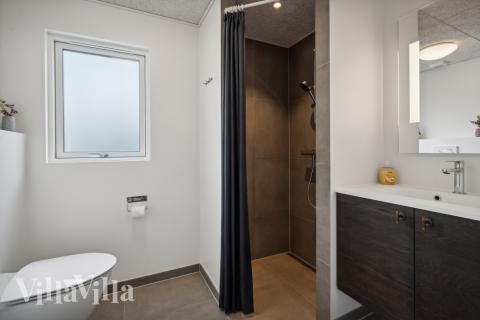 Eines der Badezimmer im Luxusferienhaus Nr. 611