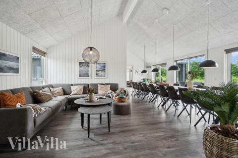 Aufenthaltsraum mit Platz für 20 im Luxusferienhaus Nr. 611.