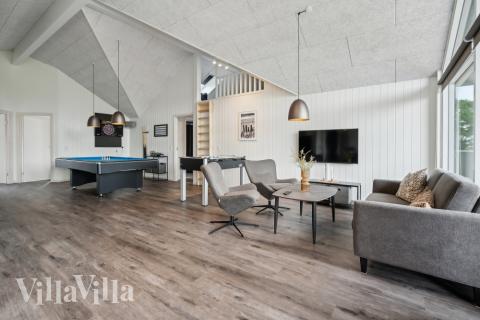 Das Luxusferienhaus 611 für 20 Personen hat einen großen Aktivitätsraum mit u. a. Billard und Darts