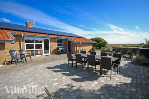 Das Luxusferienhaus Nr. 613 hat eine tolle Terrasse, die mit hochwertigen Gartenmöbeln für 8 Personen ausgestattet ist.