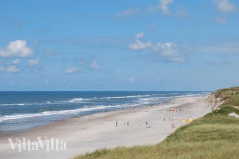 Der herrliche Strand in der Nähe von Luxusferienhaus Nr. 613 bei Westjütland.